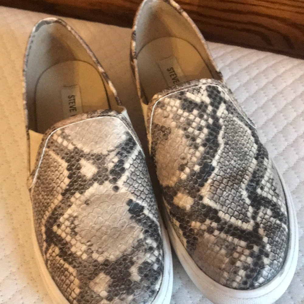 Slip on sneakers